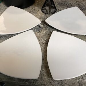 The Cellar Vintage Triangle Dinner Plates Set